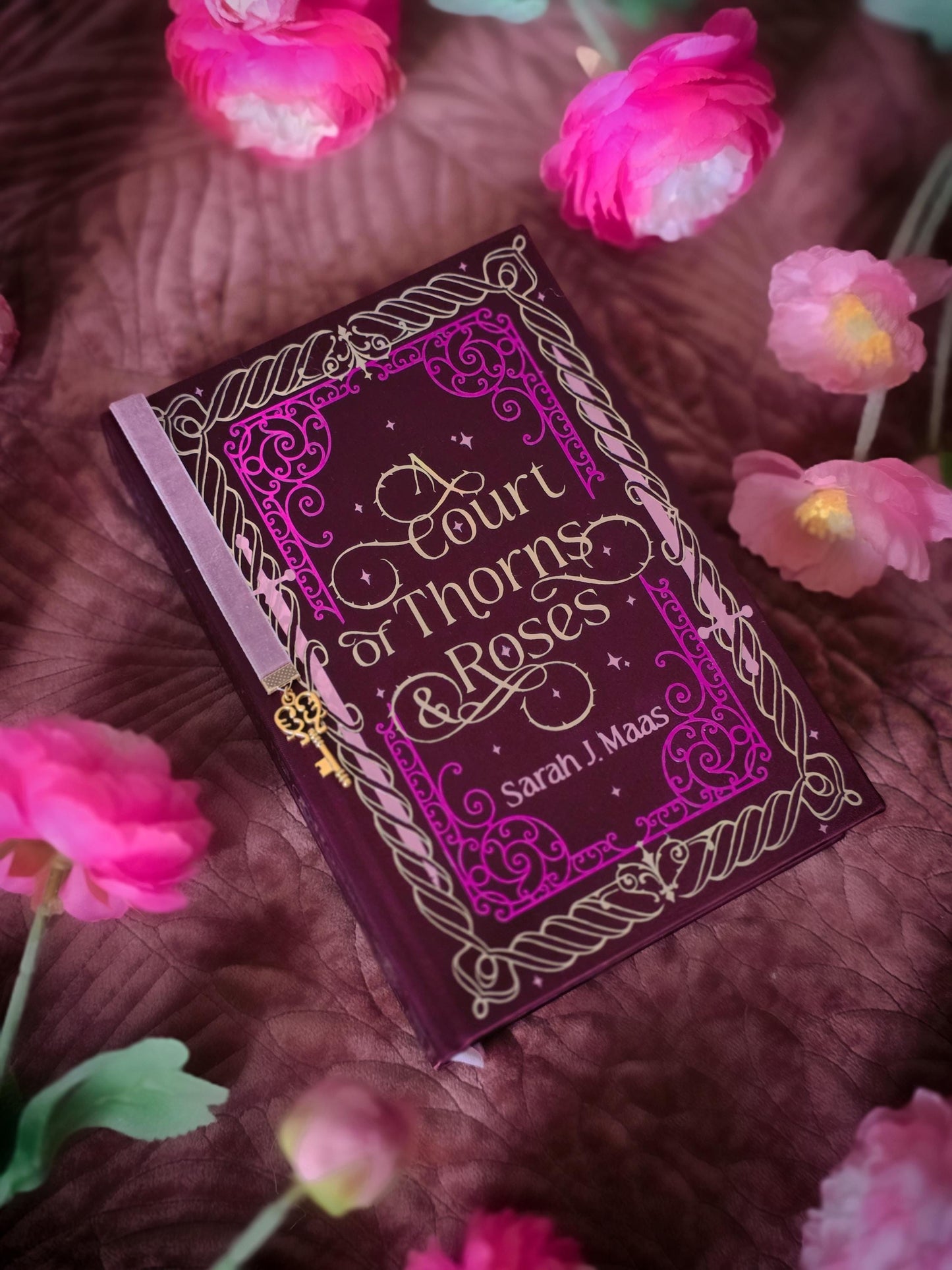 A Courth Of Thorns And Roses by Sarah J. Maas